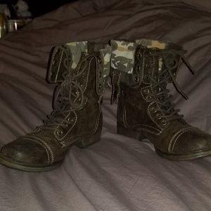 Combat style boots